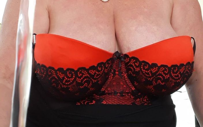 Uk Joolz: Casi atrapado en el acto ... Tetas colgando