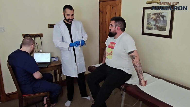 Wallace Accelron: Bear Checkup Hole Stretching