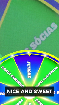 3 lesbiennes coquines dans le jeu ! Cire sexy sur le cul, gode dans la chatte sale et beaucoup de gémissements