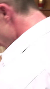 Stacy blond milf bierze to do ust i tyłek w biurze