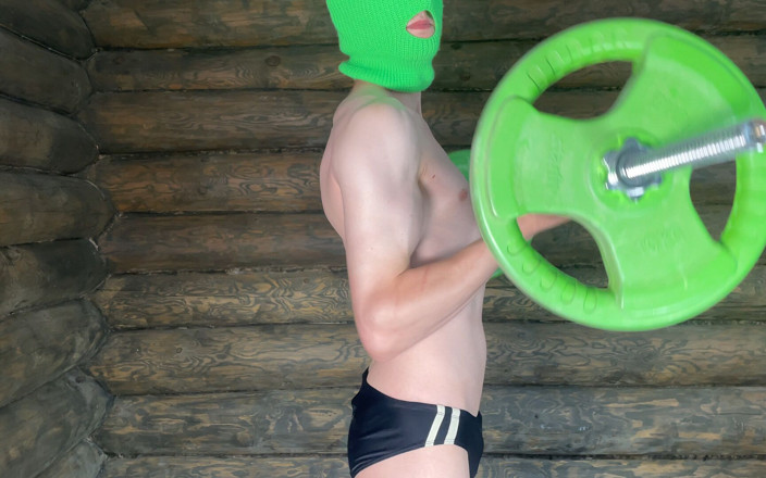 Artem Suchkov: De sexy man werkt