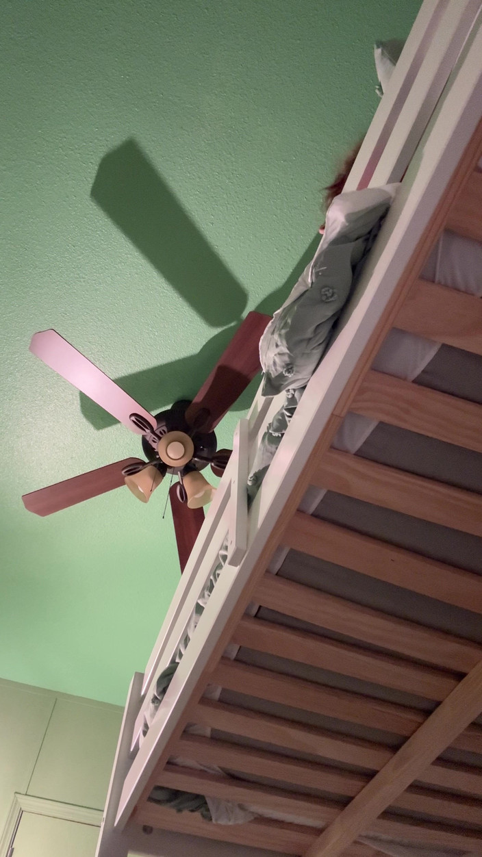 Nadia Foxx: Camera cu sora vitregă devine sexuală.. Acesta este motivul pentru...