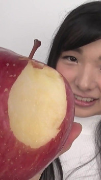 Osservazione dei denti denti naturali ma cavità potenziali trovate!! La bella ammicca quando i suoi denti vengono toccati - suzu shiratori