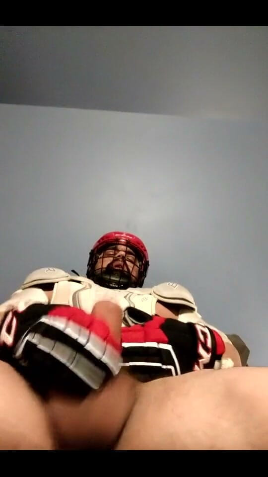 Bruiser Bearwood: Hockey Gear melancap