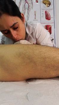Oups... Ma Bite S’est Levée Devant L’infirmière