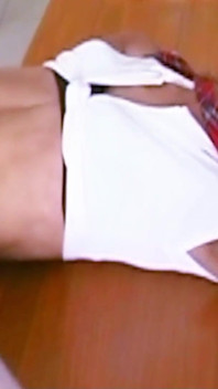 Magrinha asiática travesti fodida duro anal na mesa de jantar