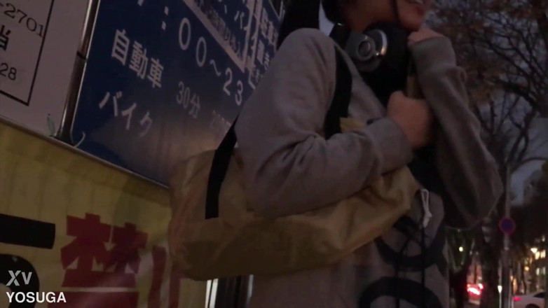 Apolix-JP: 強いテニスクラブの豊満な女の子が秘密のアルバイトを始めます。彼女は大きな胸をマッサージしてもらう