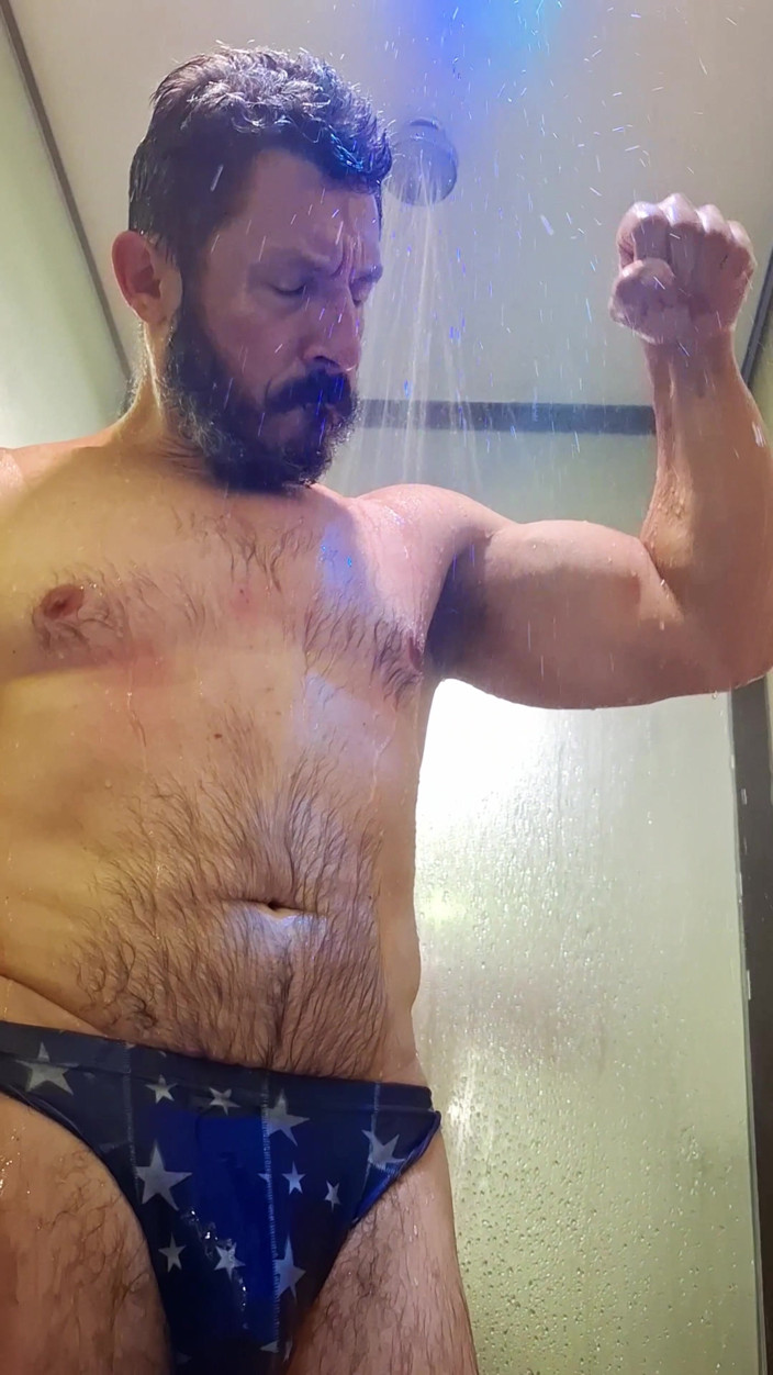 Punchbagplz: Doccia Di Vittoria - POV Con Gouine Wrestlin
