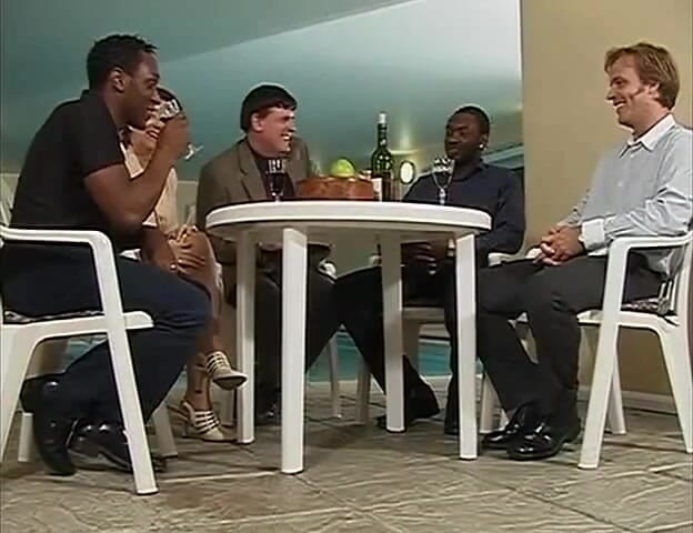 British Blue Movies: Pengembaraan British Big Omar: Gang Bang suri rumah (2003)