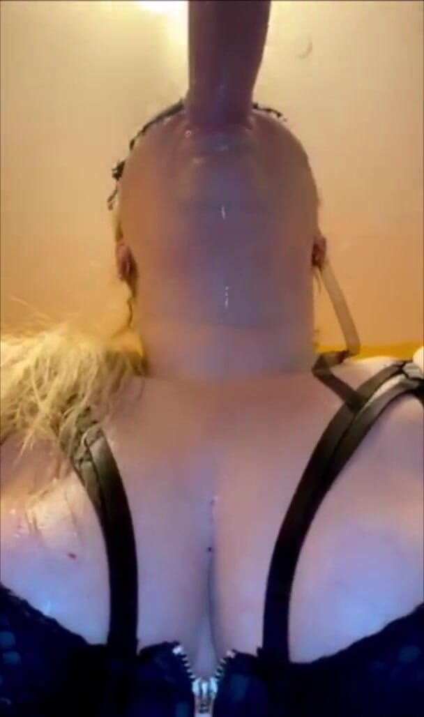 The Kinky Latex Couple: Sikanie wymiotuje część 1