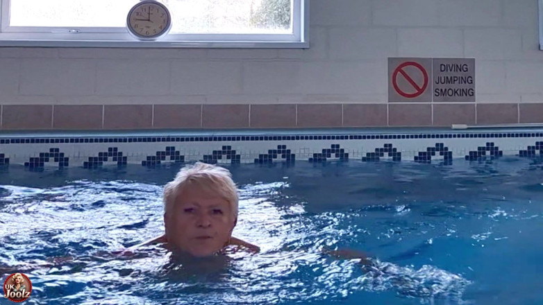 Uk Joolz: Nuoto Nudo!
