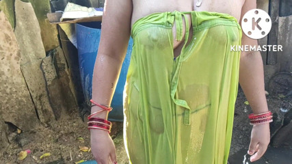 Anita yadav: India esposa en casa bañándose tetas calientes y calientes
