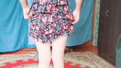 Kitty_Cross: La sissy biricchina che guarda indietro con un occhiata sopra...