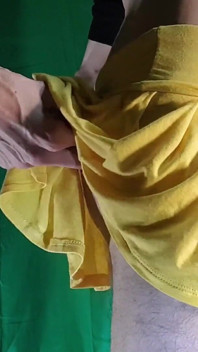 Мої трусики на конкурси під моєю жовтою міні-спідницею