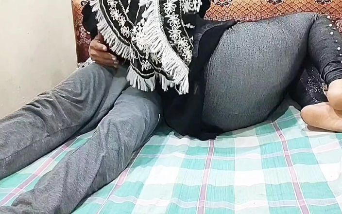 Pakistani CoupleX: 印度德西继母的屁股