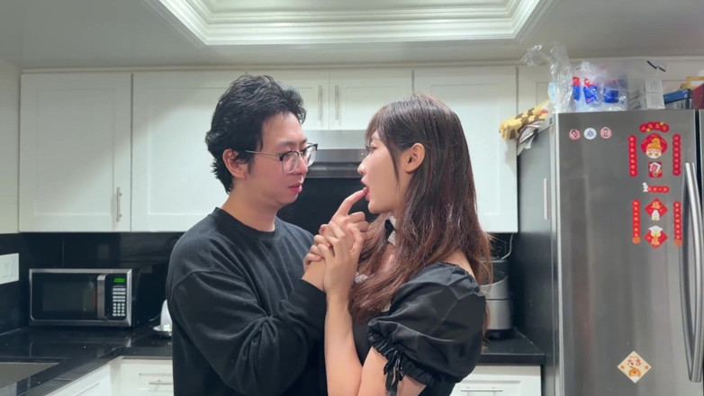 Chloe Lin: Le lezioni private di pasticceria porta a porta si trasformano...