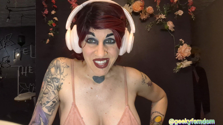 Geeky Femdom: Futa la ragazza gamer