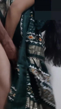 Awek cantik kongkek berdiri