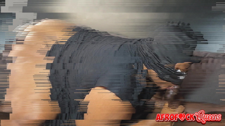 Afro fuck queens: 大きなお尻ぽっちゃり系ふしだらな女が大きな黒人のチンポに犯された。