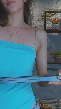 Eine Schöne Latina Masturbiert Für Ihre Zuschauer Vor Der Kamera Und Will Gefickt Werden