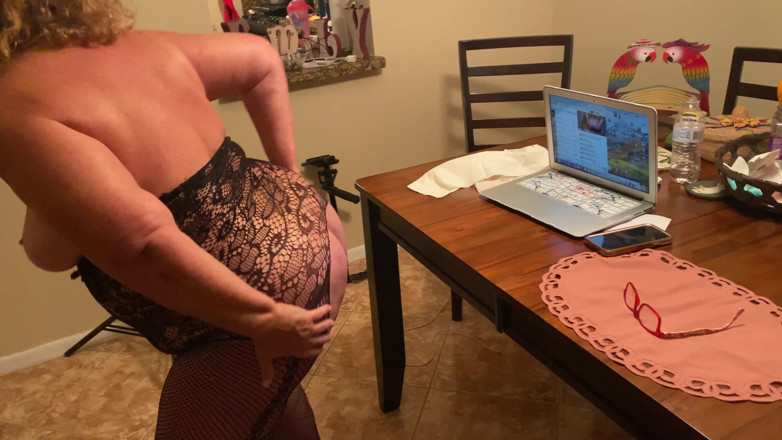 Big Ass 4 U: Niech ta kamera będzie twoją wymarzoną dziewczyną