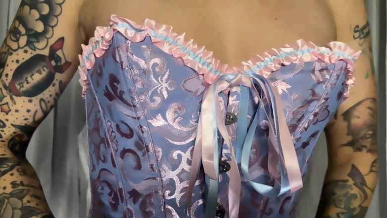 Miss Morticia: Seimbangkan Fetish