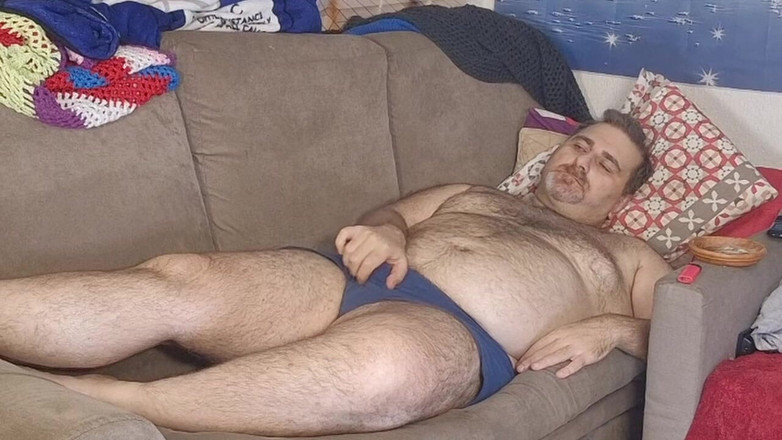 ChubbyDaddyBearLuka: Baculatý táta medvěd nahé špinavé nohy