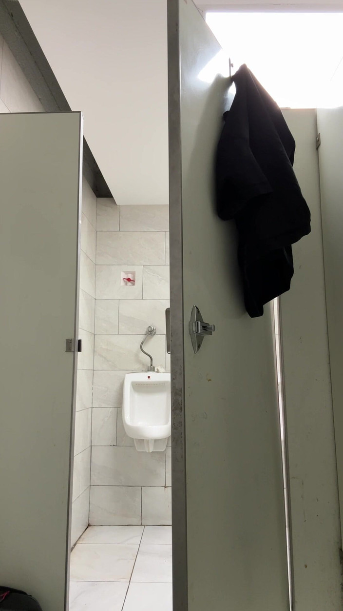 joanraay: Мастурбація в туалеті