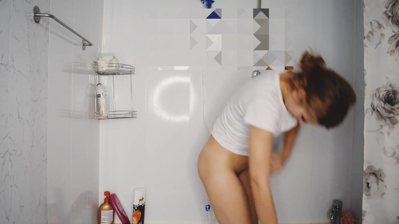 Risky Hairy Couple: Mijn geheime video online - klysma onder de douche