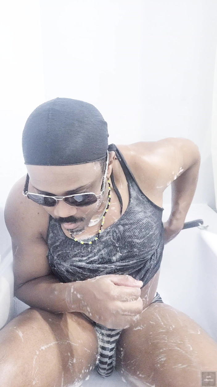 Soft Soleman: Banyoda vücudumu yıkıyorum 5