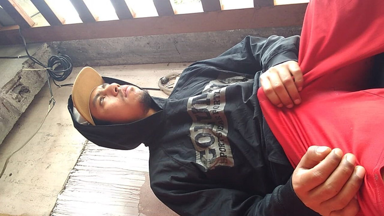 AlexAlejandro13: Akor mini merah dengan vergon di luar ruangan