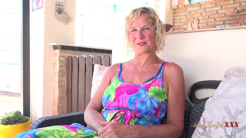 Aunt Judy's XXX: Tetona madura milf Sra. chupa tu polla de vacaciones (en primer...