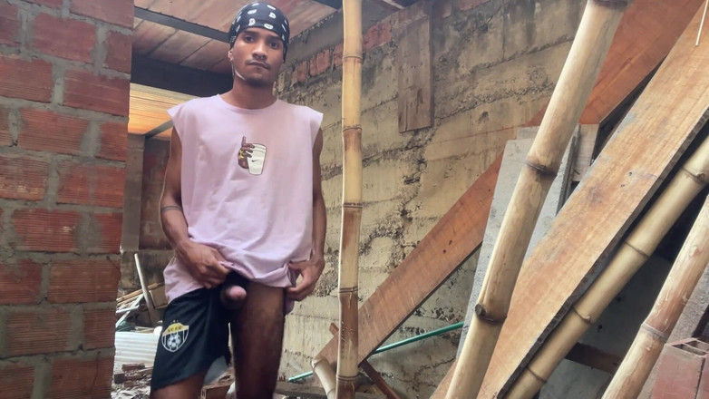 vergar4_daviid: 나는 산책하러 갔고 버려진 집에서 자위를 끝냈다.