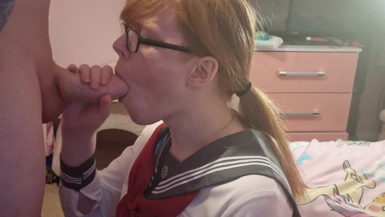 PrincessKitti3: Fare un pompino deepthroat ad un enorme cazzo di ragazza...