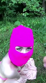 Muslimská děvka šuká v lese