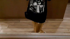 TheloveStory: Vysokoškolačka nechodí na vysokou, jde masturbovat na záchodě v kavárně