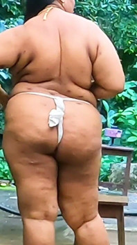 Mallu Big Ass Sexy MILF in Traditional Loincloth and Bodice, Unveiling in Sexy Body Outdoor