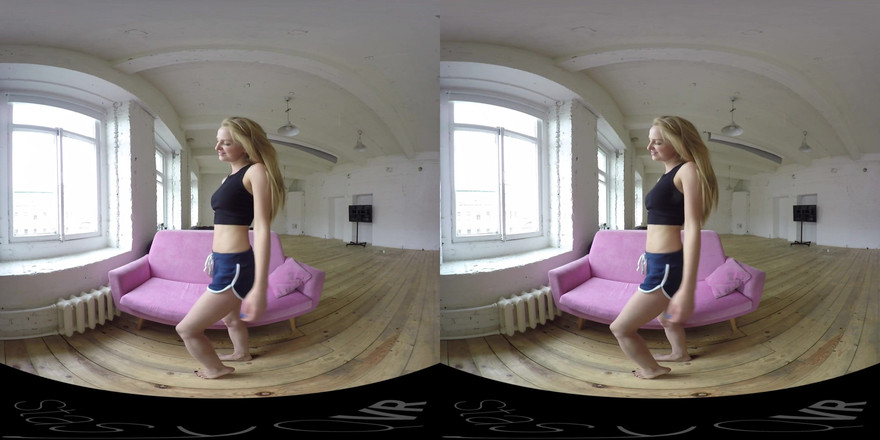 StasyQVR: Apretado rubia mañana striptease