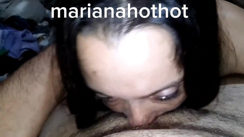 Marian sofar: Marianahothot menelan kontol sambil ngobrol dengan orang-orang