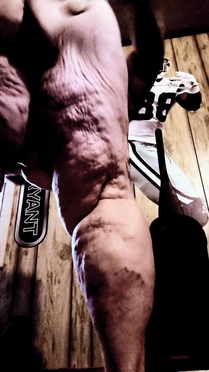 HerculesnVENUS: Qu’est-ce que fait cette pute nue ? Elle pagaie ses seins...