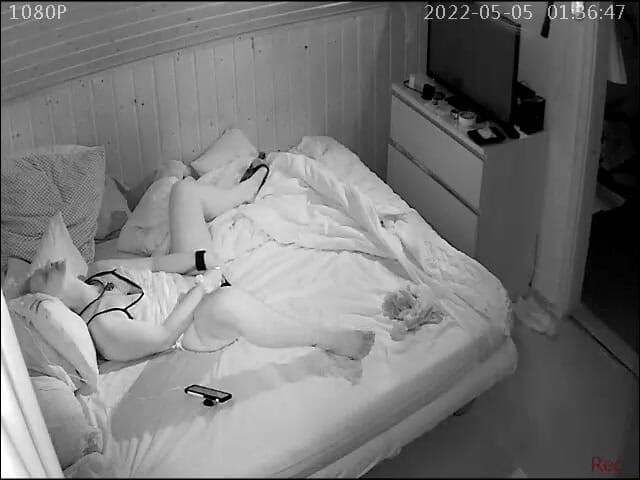 KittieNoOne: KittieNoOne fickt ihre muschi, bis sie orgasmus macht