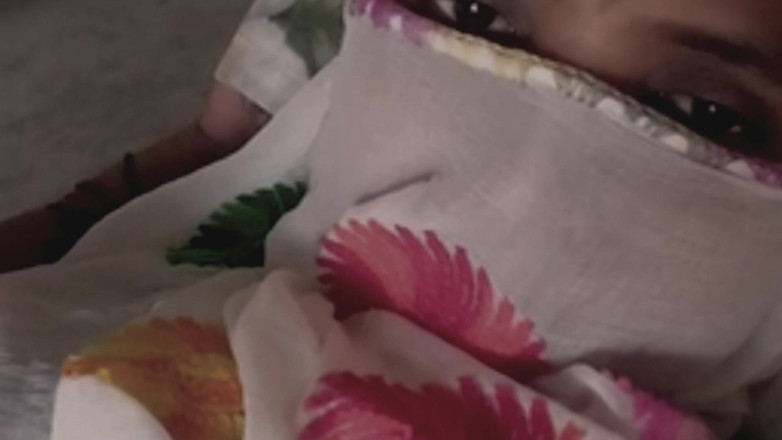 DesiBurChudai: Indisk desi bhabhis fitta törst släcktes av hennes svåger