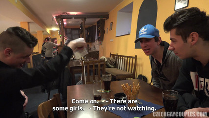 Czech Gay Couples: Tschechische schwule paare, 10 schmutzige kneipenfick - hetero-jungs und eine MILF machen...