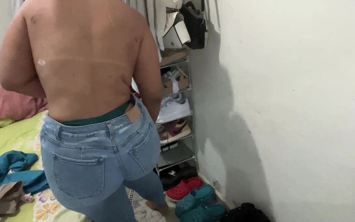 Katrina 4 deluxe: Zimmermädchen erwischt beim messen der jeans meiner stiefmutter