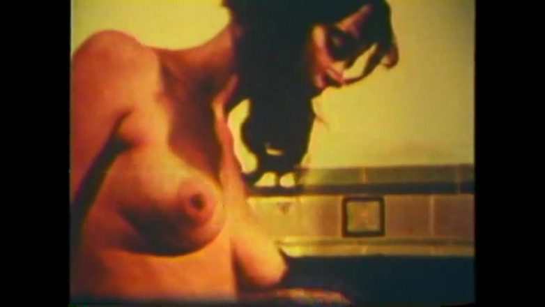 Vintage megastore: Di dalam tab mandi saya menyentuh zakar anda