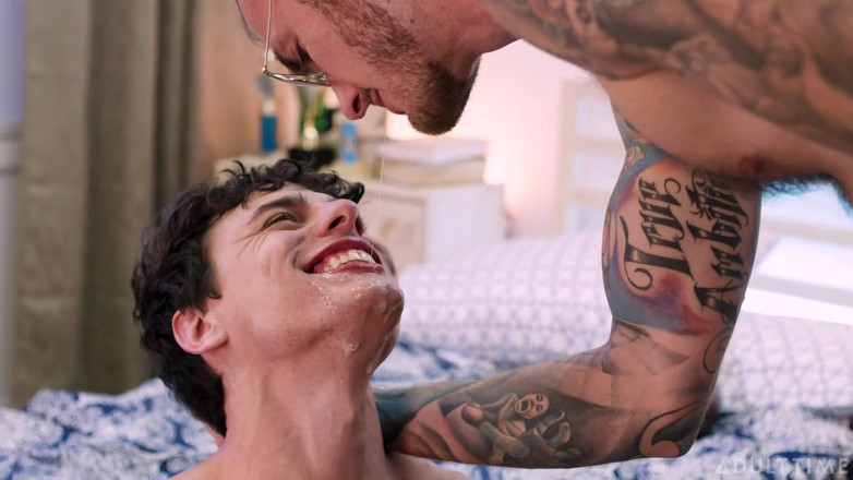 Heteroflexible: Heteroflexible - Niegrzeczna zemsta Twink Asher Day uwodzi Christiana Wilde'a w...