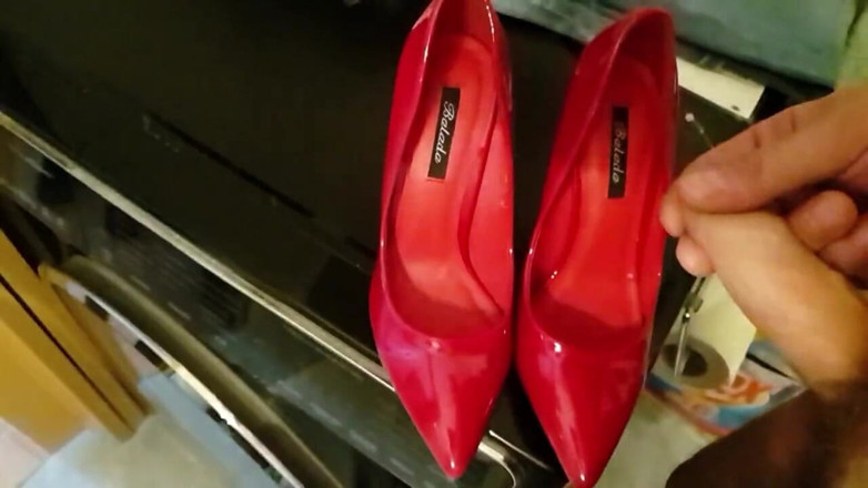 Milosbroz: Roter high heels, meine freundin kommt