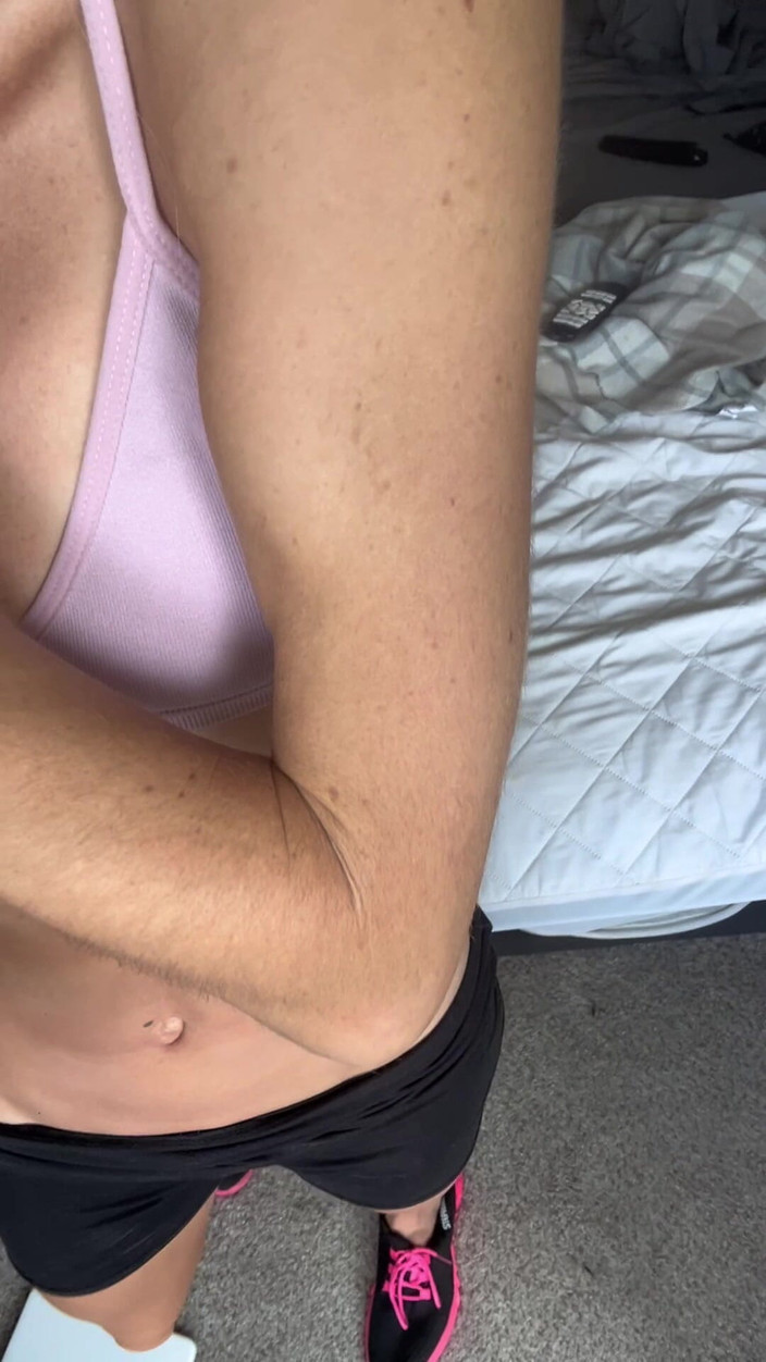 Elaina Button: Bodyswap Fantasy Roleplay s uctíváním svalů