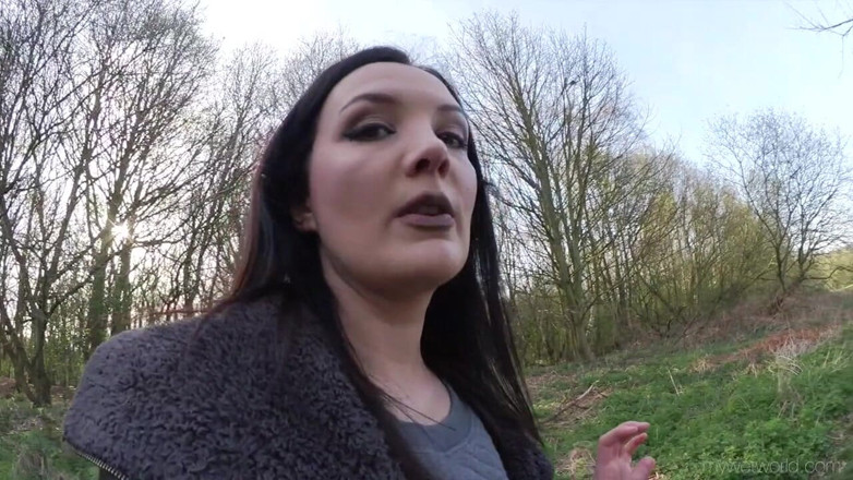 Faye Taylor: Outdoor desperation and pissing in my leggings