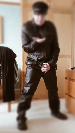 Bellhead: Reverse motion leather jerk